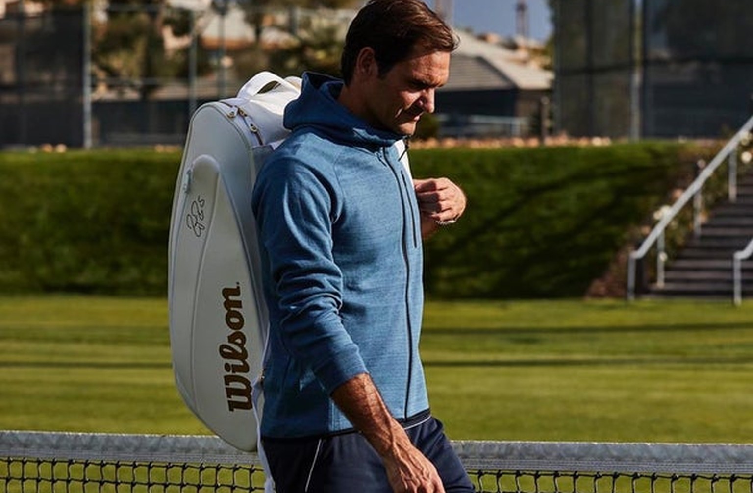 Neue Unterlage, neue Tasche – Roger Federer ist bereit für die Rasensaison 2019.