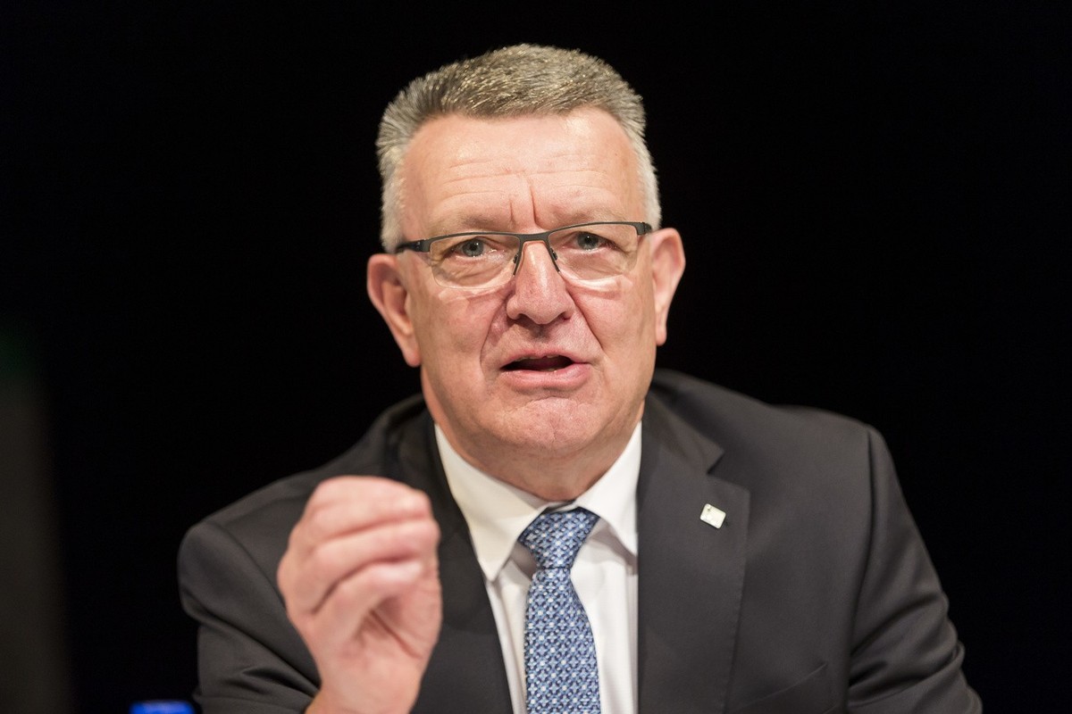 Georges Godel, President du Conseil d'Etat fribourgeois et president de la CRLJ, parle lors de la conference de presse de la Conference Romande de la Loterie et des Jeux (CRLJ) ce vendredi, 27 av ...