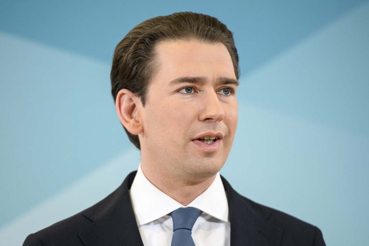 epa09616415 Austrian ex-chancellor Sebastian Kurz speaks during a press conference at the Political Academy of the Austrian People's Party (OeVP) in Vienna, Austria, 02 December 2021. Kurz announ ...