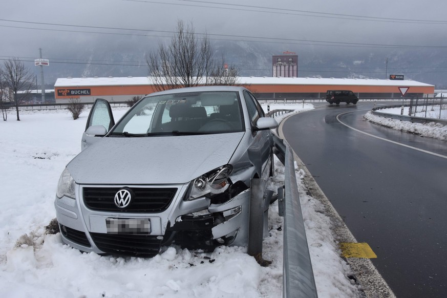 Erster Unfall bei der Autobahnausfahrt Sennwald.