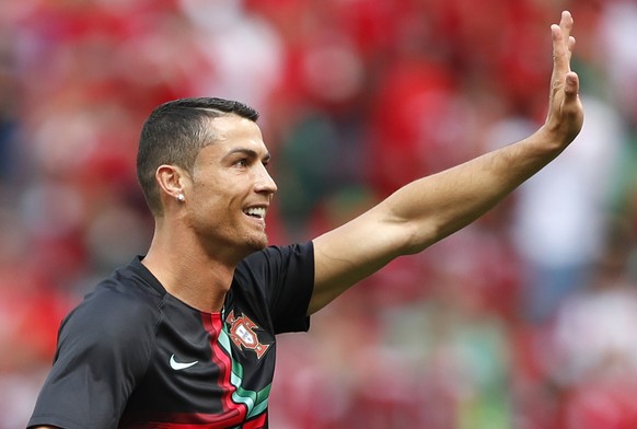 Portugal&#039;s Cristiano Ronaldo waves prior the group B match between Portugal and Morocco at the 2018 soccer World Cup in the Luzhniki Stadium in Moscow, Russia, Wednesday, June 20, 2018. (AP Photo ...