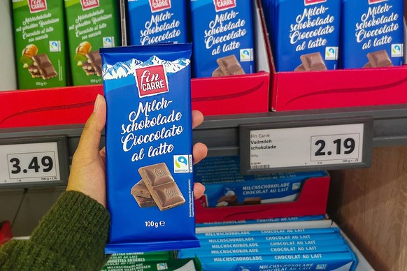 Beliebt weil günstig: Schweizer kaufen immer mehr ausländische Schokolade.
