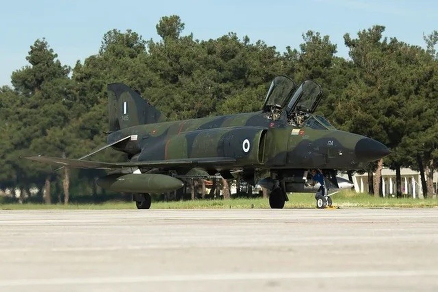 F-4 Phantom – Hellenic Air Force. Wenn Flugzeugtarnung richtig gut funktioniert. 

https://www.reddit.com/r/WarplanePorn/comments/18cz9j2/how_much_does_camouflage_help_conceal_aircraft/