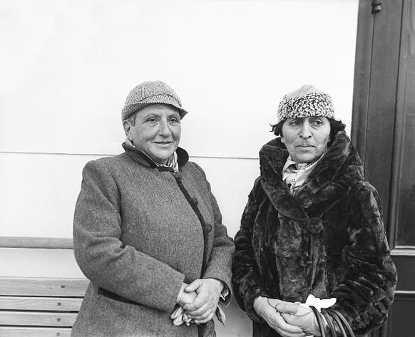 Gertrude Stein (links) und Alice B. Toklas