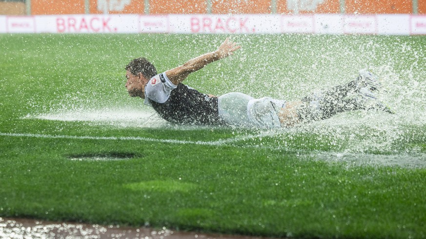KEYPIX - Game canceled due to bad weather, during the Super League soccer match FC Lugano against FC St.Gallen, at the Cornaredo Stadium in Lugano, Sunday , 2 November, 2025. .(KEYSTONE / Ti-Press / M ...