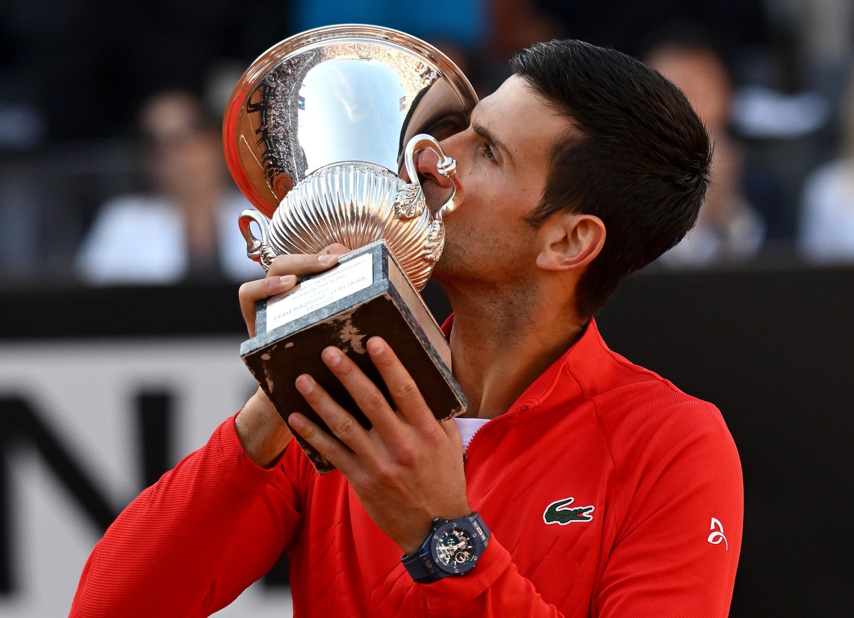 epaselect epa09949406 Novak Djokovic of Serbia kisses the trophy after winning his men's singles final match against Stefanos Tsitsipas of Greece at the Italian Open tennis tournament in Rome, It ...
