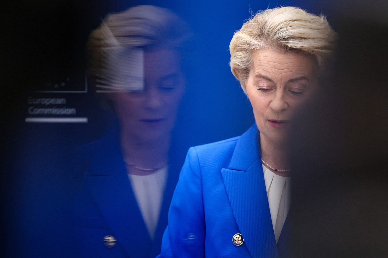 KEYPIX - epa11939120 EU Commission President Ursula von der Leyen holds a press conference on a defense package aimed to secure Ukraine and Europe, at the EU Commission in Brussels, Belgium, 04 March  ...