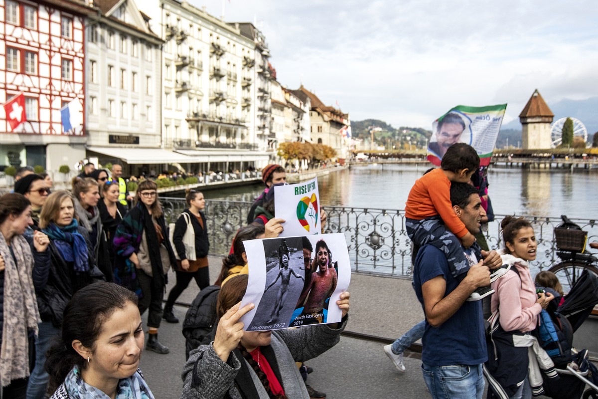 Demonstration gegen den Krieg in Nord Syrien, fotografiert am Samstag, 19. Oktober 2019, in Luzern. (KEYSTONE/Alexandra Wey)