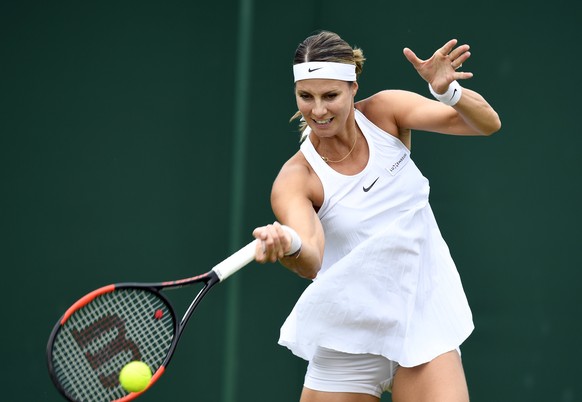 epa06063489 Mandy Minella of Luxembourg returns to Francesca Schiavone of Italy in their first round match during the Wimbledon Championships at the All England Lawn Tennis Club, in London, Britain, 0 ...