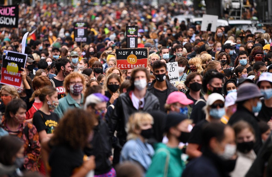 epaselect epa08965665 People take part in an Invasion Day rally in Melbourne, Australia, 26 January 2021. Australia Day marks the anniversary of the 1788 raising of the British flag at Sydney Cove by  ...