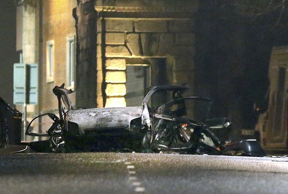 Ein Auto ging am Samstagabend in Londonderry in Flammen auf – kurz darauf gab es eine Explosion.