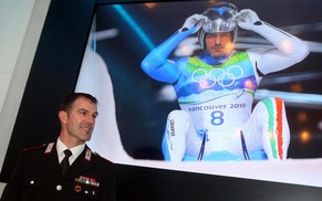 Armin Zöggeler erklärte an der Pressekonferenz in Mailand seinen Rücktritt.&nbsp;