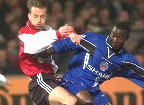 Manchester United's Andy Cole,right,and Feyenoord's Bernard Schuiteman fight for the ball during a Champions League match in Rotterdam Wednesday November 5 1997.(AP Photo/Dusan Vranic)
