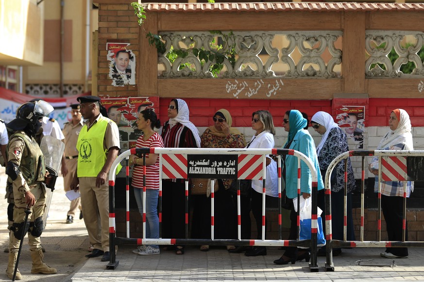 Überschaubarer Andrang vor einem Wahllokal in Alexandria (18.10.2015).