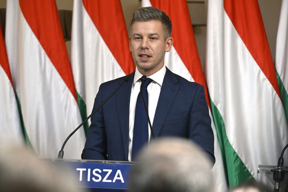 epa12629610 Hungary's opposition Tisza Party leader Peter Magyar (C) holds a press conference in Budapest, Hungary, 05 January 2026. Peter Magyar is currently the strongest contender against Prim ...