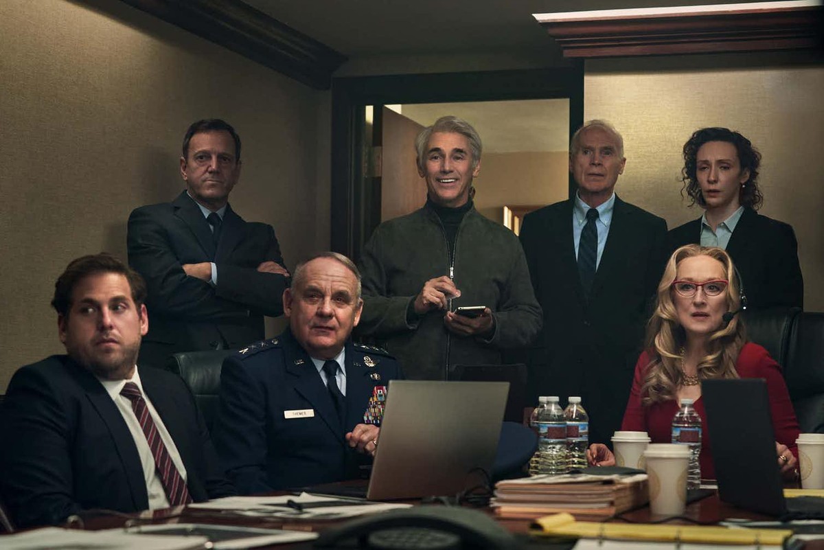 A la tête d’un immense empire tech, Peter Isherwell (Mark Rylance, au centre) influence les décisions de la présidente (Meryl Streep, à droite).