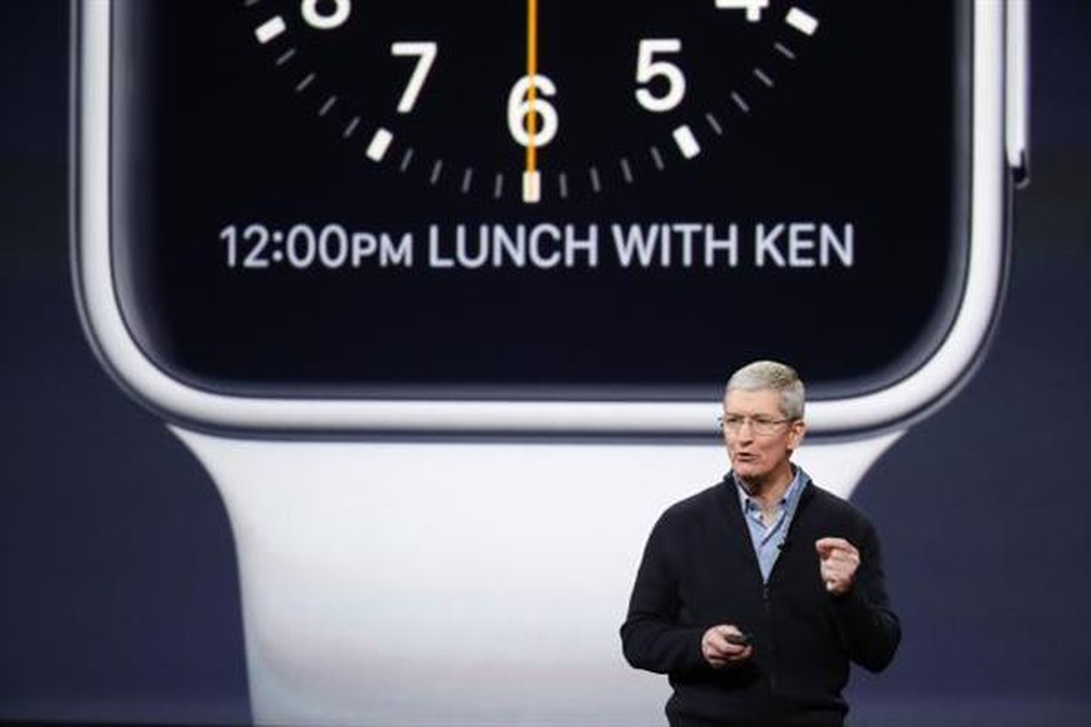 Die kleine Apple Watch startet in der günstigsten Ausführung bei 349 US-Dollar, die grössere bei 399 US-Dollar. Die Mittelklassen-Modelle kosten zwischen 549 und 1099 US-Dollar. Die Luxus-Reihe aus Go ...
