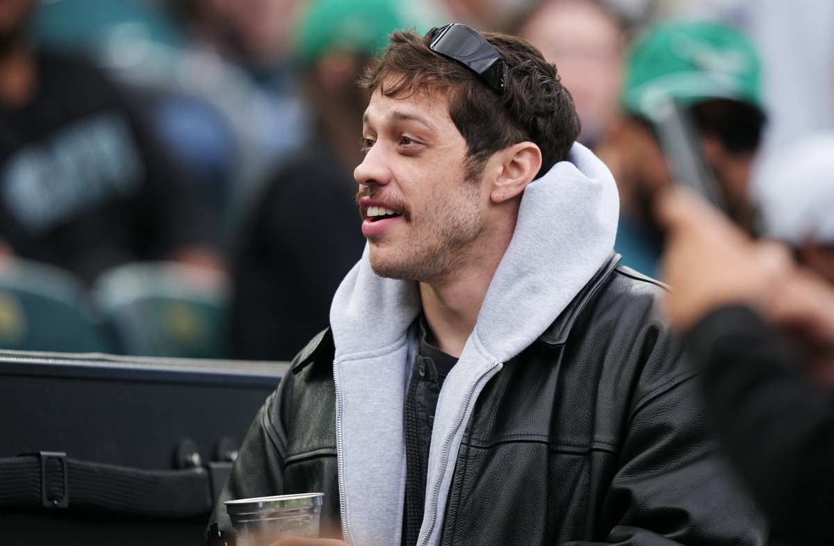Actor and comedian Pete Davidson attends the second half of an NFL football game between the Philadelphia Eagles and the New York Giants on Sunday, Oct. 26, 2025, in Philadelphia. (AP Photo/Matt Slocu ...