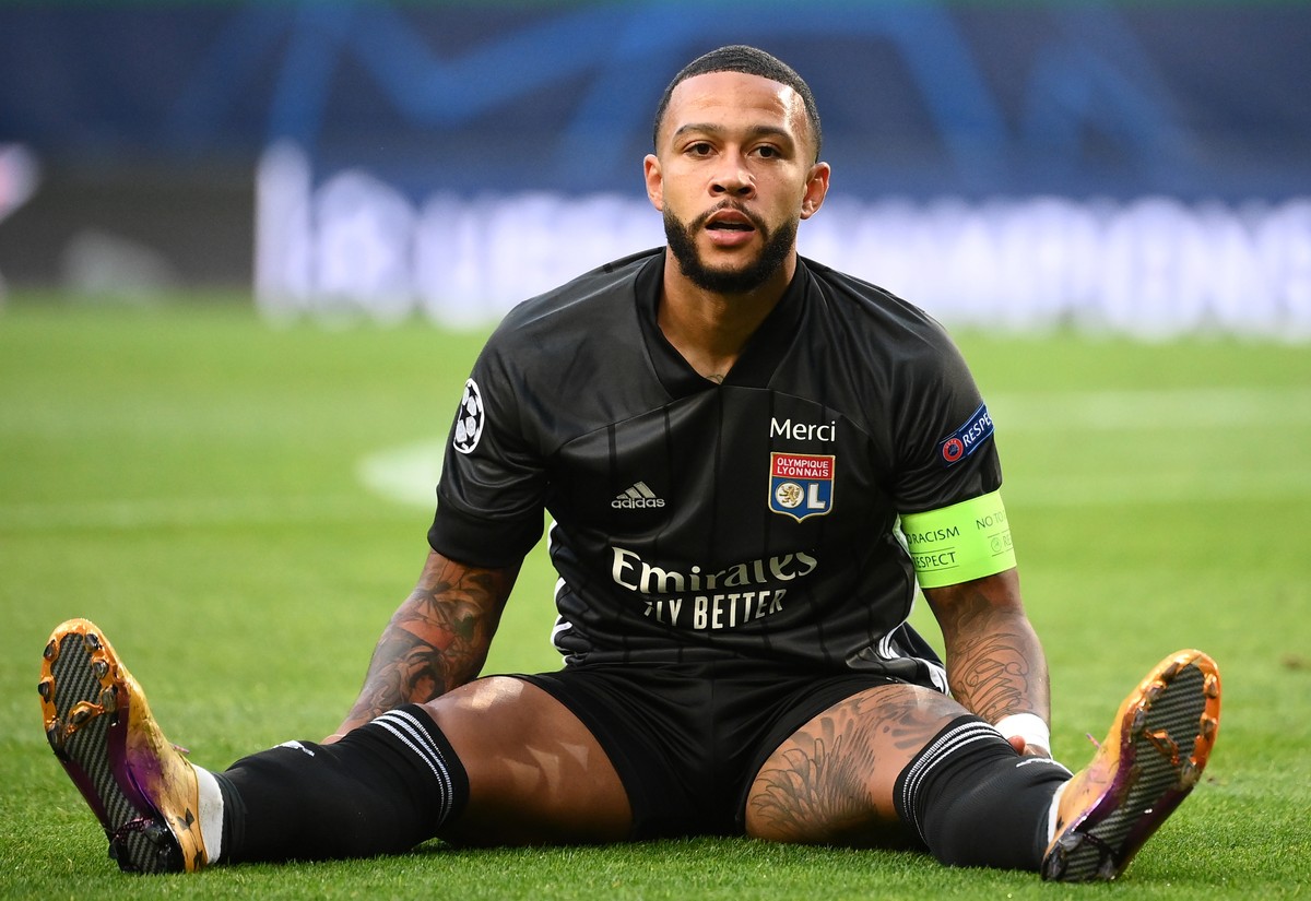 epa08613259 Memphis Depay of Lyon reacts during the UEFA Champions League semi final match between Olympique Lyon and Bayern Munich in Lisbon, Portugal, 19 August 2020. EPA/Franck Fife / POOL
