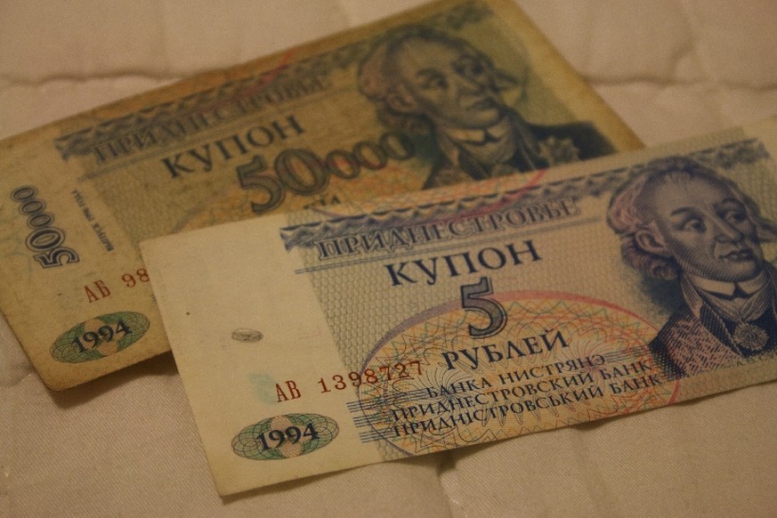 Transnistrien: Aus Fünf-Rubel-Note wird 50'000-Rubel-Note.