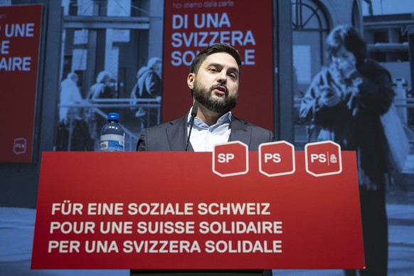 Cedric Wermuth, Co-Praesident spricht am Parteitag der SP Schweiz, am Samstag, 28. Februar 2026, in Biel. (KEYSTONE/Peter Schneider)