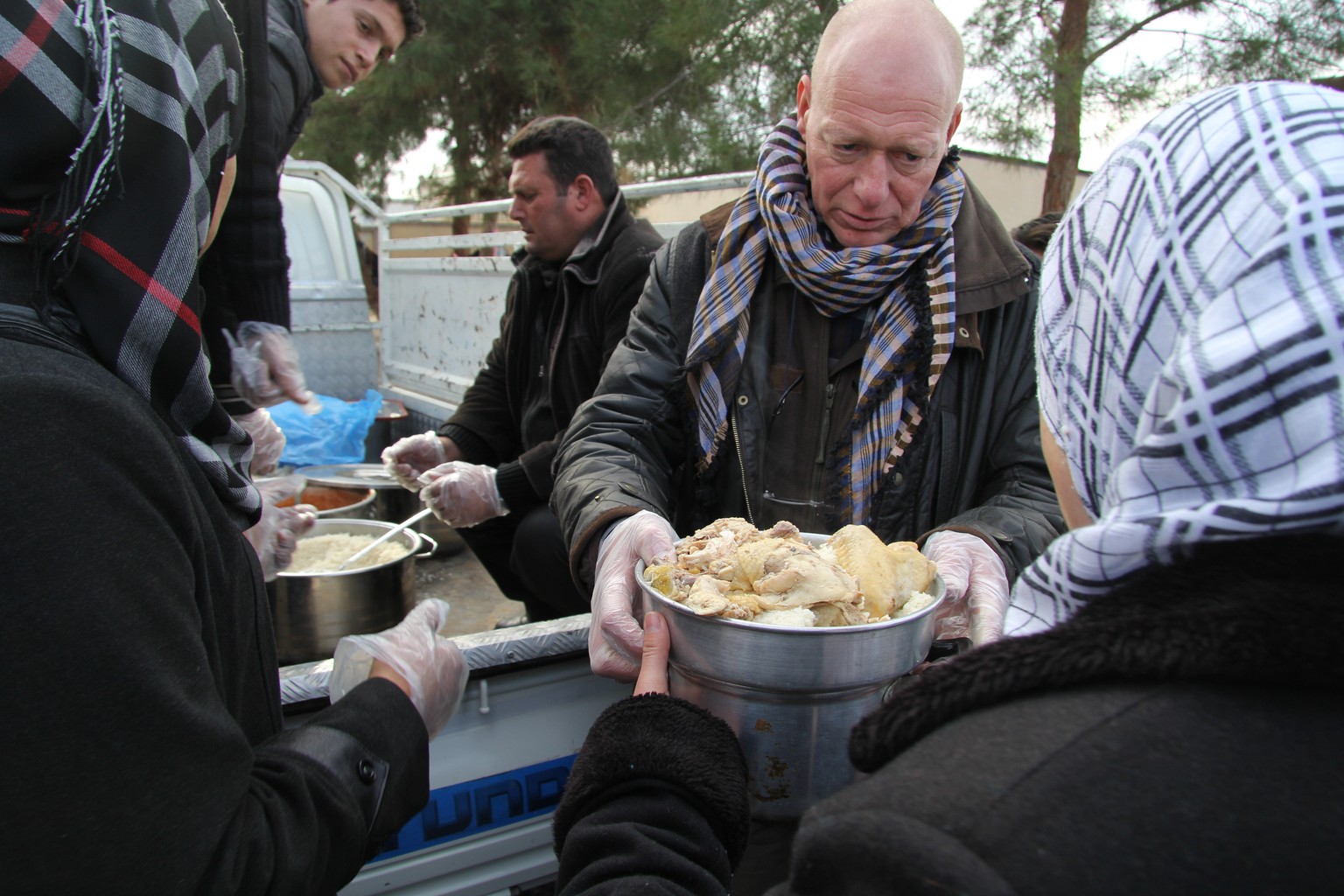 Oscar Bergamin verteilt mit seinem Hilfswerk Nahrung in Syrien.
