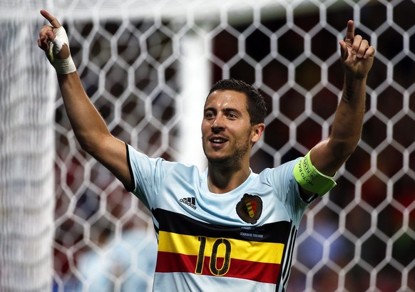 epa05393293 Eden Hazard of Belgium celebrates his team&#039;s 2-0 lead during the UEFA EURO 2016 round of 16 match between Hungary and Belgium at Stade Municipal in Toulouse, France, 26 June 2016.

 ...