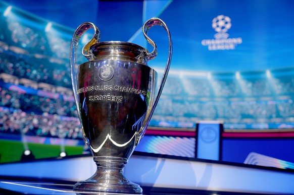 epa12330024 The UEFA Champions League trophy on display before the UEFA Champions League league phase draw at the Grimaldi Forum in Monaco, 28 August 2025. EPA/MOHAMMED BADRA