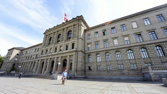 Das Hauptgebaeude der ETH Zuerich, aufgenommen am Freitag, 25. April 2014. (KEYSTONE/Walter Bieri )