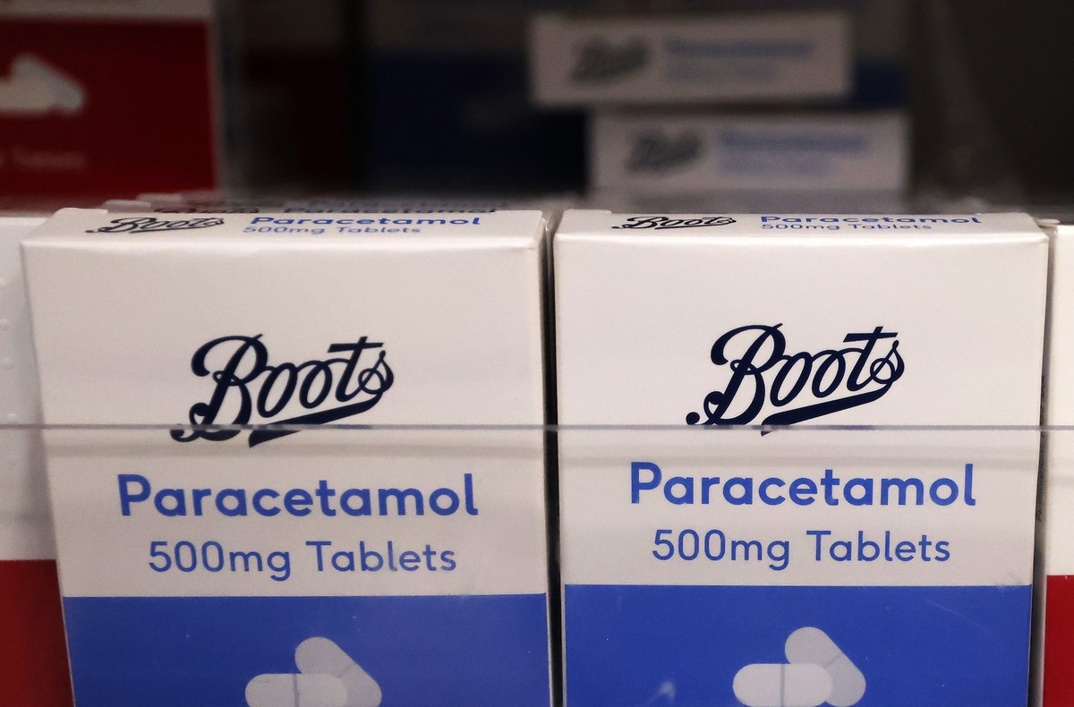 epa12909141 Paracetamol at a pharmacy in London, Britain, 23 April 2026. The price of pharmaceutical medicines across the UK, including painkillers like paracetamol, has increased by thirty percent du ...