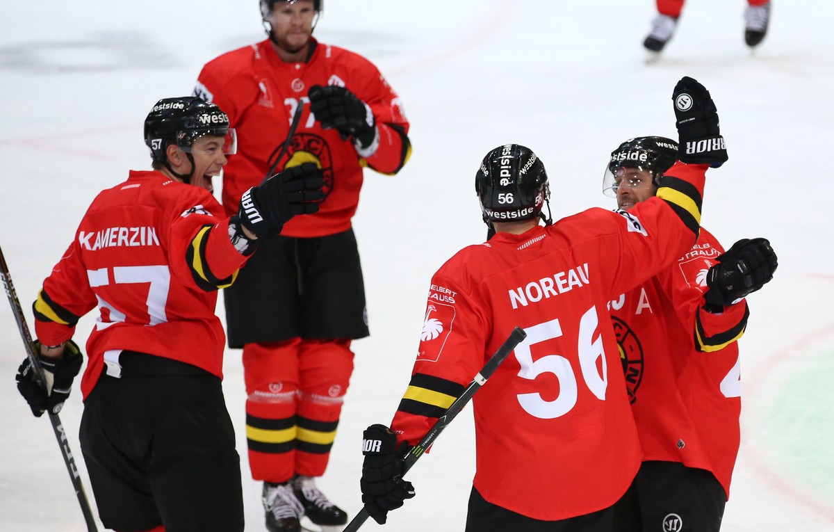 SCB's Mika Pyoeraelae, 2nd L, celebrates his goal with Jeremie Kamerzin, Maxim Noreau and Andrew Ebbett, L-R, during the Champions Hockey League group F match between Switzerland's SC Bern a ...