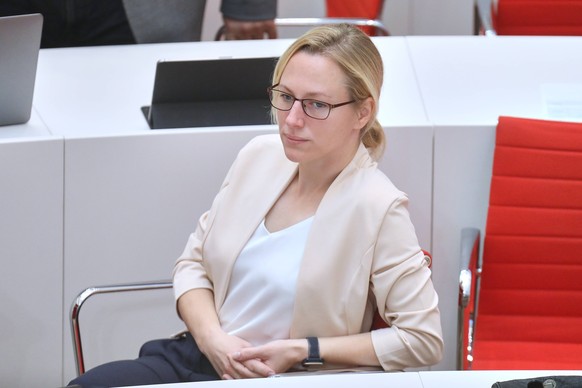 Potsdam, Brandenburg, Deutschland, 11.12.2024: Brandenburgischer Landtag: Wahl des Ministerpr�sidenten: Lena Kotr�, AfD *** Potsdam, Brandenburg, Germany, 11 12 2024 Brandenburg State Parliament Elect ...
