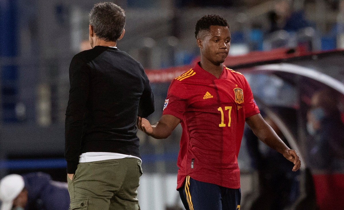 epa08734993 Spain's head coach Luis Enrique (L) greets Ansu Fati (R) after his substitution during the UEFA Nations League group stage, group 4 soccer match, between Spain and Switzerland at Alfr ...