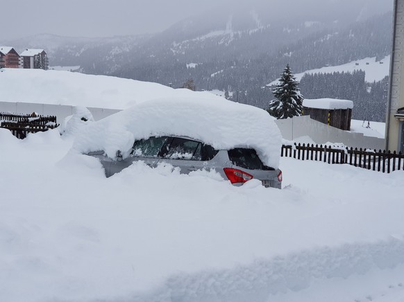Bündnerland versinkt im Schnee ++ Polizei steht im Dauereinsatz
Sedrun