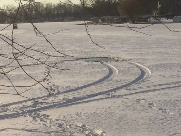 Fail
Picdump
https://www.reddit.com/r/therewasanattempt/comments/7xjgp1/to_drive_across_the_frozen_lake/