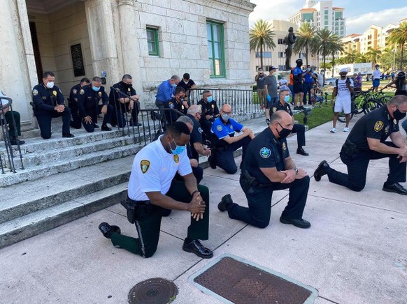 Trotz der Gewalt bei den US-Protesten: Es gibt auch versöhnliche Szenen – 8 Beispiele
Miami