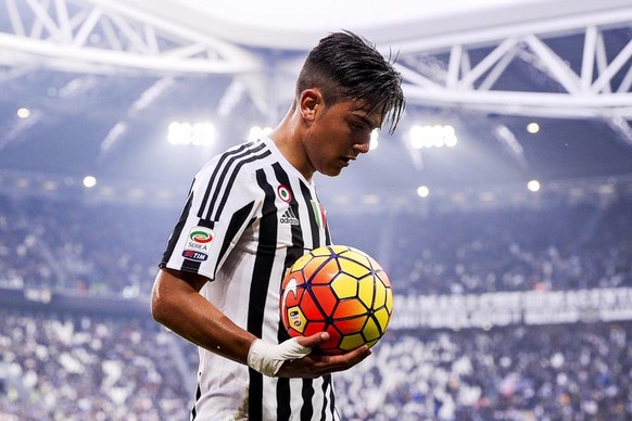 Paulo Dybala und sein liebstes Spielzeug.