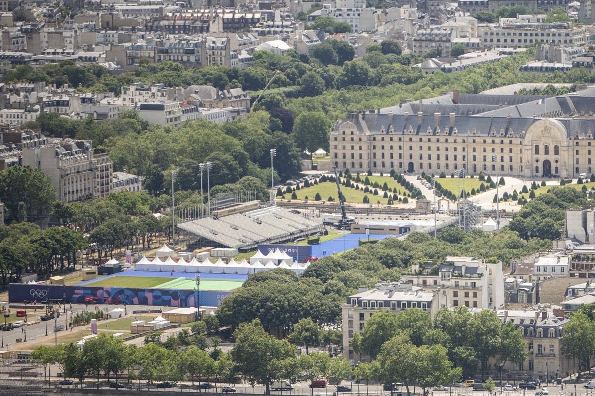 Paris 2024 - Olympic Venues From Above This aerial picture shows the Esplanade des Invalides, the venue for Paris 2024 archery and para-archery events in Paris, France on July 10, 2024. The Olympic Ga ...