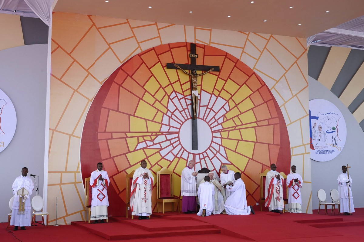 epa10442409 A handout picture provided by the Vatican Media shows Pope Francis (C, background) holding a mass at Ndolo Airport in Kinshasa on the second day of the Pontiff's apostolic visit to th ...