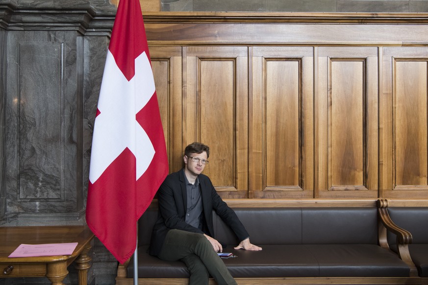 Nationalrat Jonas Fricker, GPS-AG, verfolgt die Debatte in der Kleinen Kammer an der Herbstsession der Eidgenoessischen Raete, am Montag, 12. September 2016 im Staenderat in Bern. (KEYSTONE/Anthony An ...