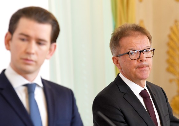 epa08331439 Austrian Chancellor Sebastian Kurz (L) and Austrian Minister for Social Affairs, Health, Care and Consumer Protection, Rudolf Anschober (R) during a press conference at the Austrian Chance ...