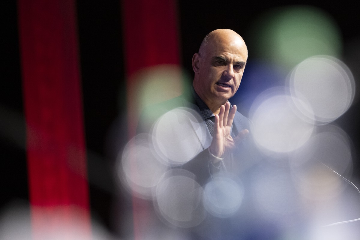 Generalsekretaer des Europaeischen Rats und alt Bundesrat Alain Berset, spricht am Parteitag der SP Schweiz, am Samstag, 17. Oktober 2026 in Thun. (KEYSTONE/Anthony Anex)