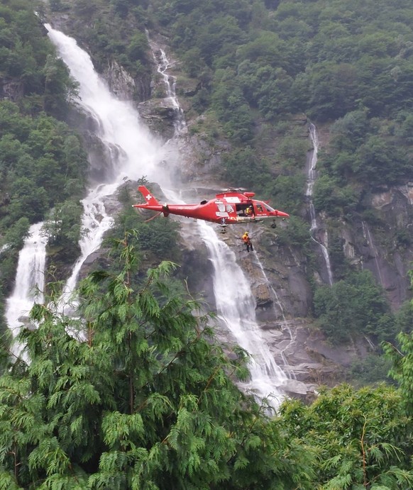 Evakuierung per Helikopter nach der Naturkatastrophe am 30. Juni 2024 im Val Bavona, einem Seitental des Maggiatals.