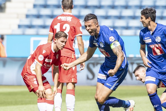 Die Luzerner mit Lucas Alves, mitte, feiern das 1:0 beim Super League Meisterschaftsspiel zwischen dem FC Luzern und dem FC Thun vom Sonntag, 5. Juli 2020 in Luzern. (KEYSTONE/Urs Flueeler)