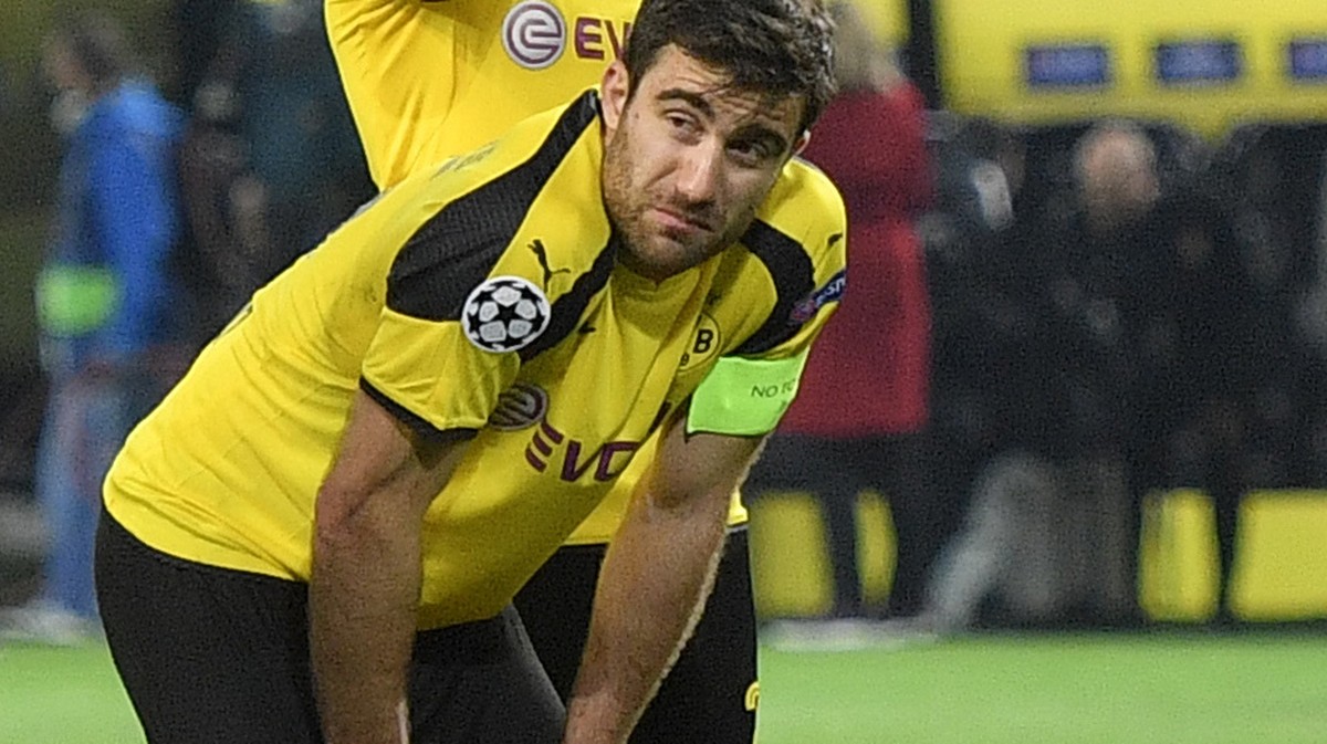 Dortmund's Nuri Sahin, Sokratis Papastathopoulos, Lukasz Piszczek, Matthias Ginter and Julian Weigl, from left, react after losing 2-3 during the Champions League quarterfinal first leg soccer ma ...