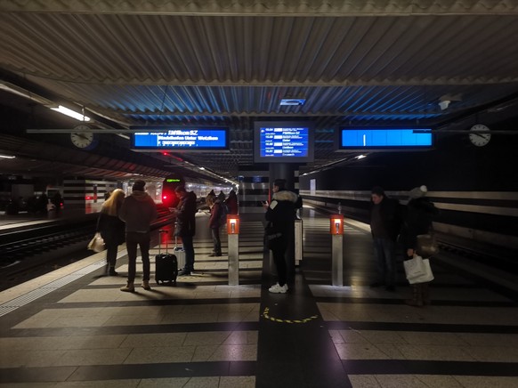 Schon wieder Stromausfall am ZÃ¼rcher Hauptbahnhof
Falls ihr Bilder braucht fÃ¼r einen Liveticker. Habe welche. #stromgate #telezÃ¼riinvestigiert