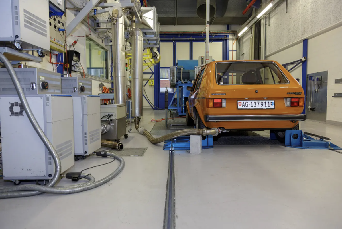 Une VW Golf construite en 1978 est également testée par l'Empa.