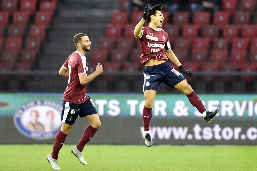 Der Genfer Jung-Bin Park jubelt nach dem 0-1 beim Fussballspiel der Super League FC Zuerich gegen den Sevette FC im Stadion Letzigrund in Zuerich am Sonntag, 8. Dezember 2019. (KEYSTONE/Walter Bieri)