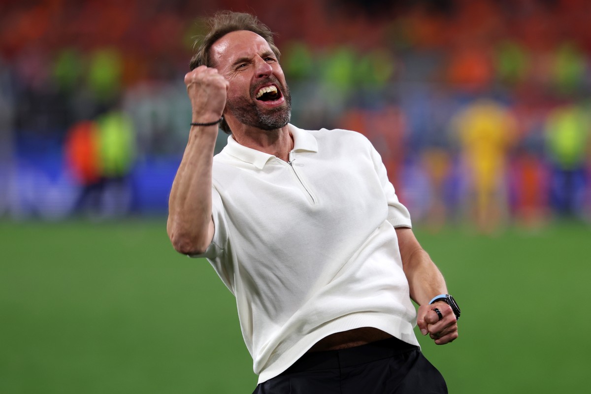 epaselect epa11471494 Head coach Gareth Southgate of England celebrates after winning the UEFA EURO 2024 semi-finals soccer match between the Netherlands and England, in Dortmund, Germany, 10 July 202 ...