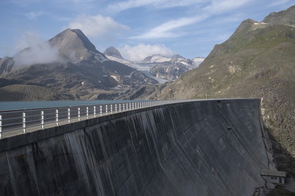 Blick auf den Griessee, einen Stausee der Kraftwerk Aegina AG, am Donnerstag, 22. August 2024, im Obergoms. (KEYSTONE/Gian Ehrenzeller)
